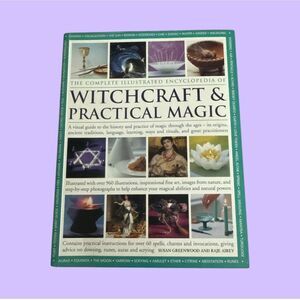 Complete Illustrated Encyclopedia of Witchcraft & Practical Magic Greenwood
